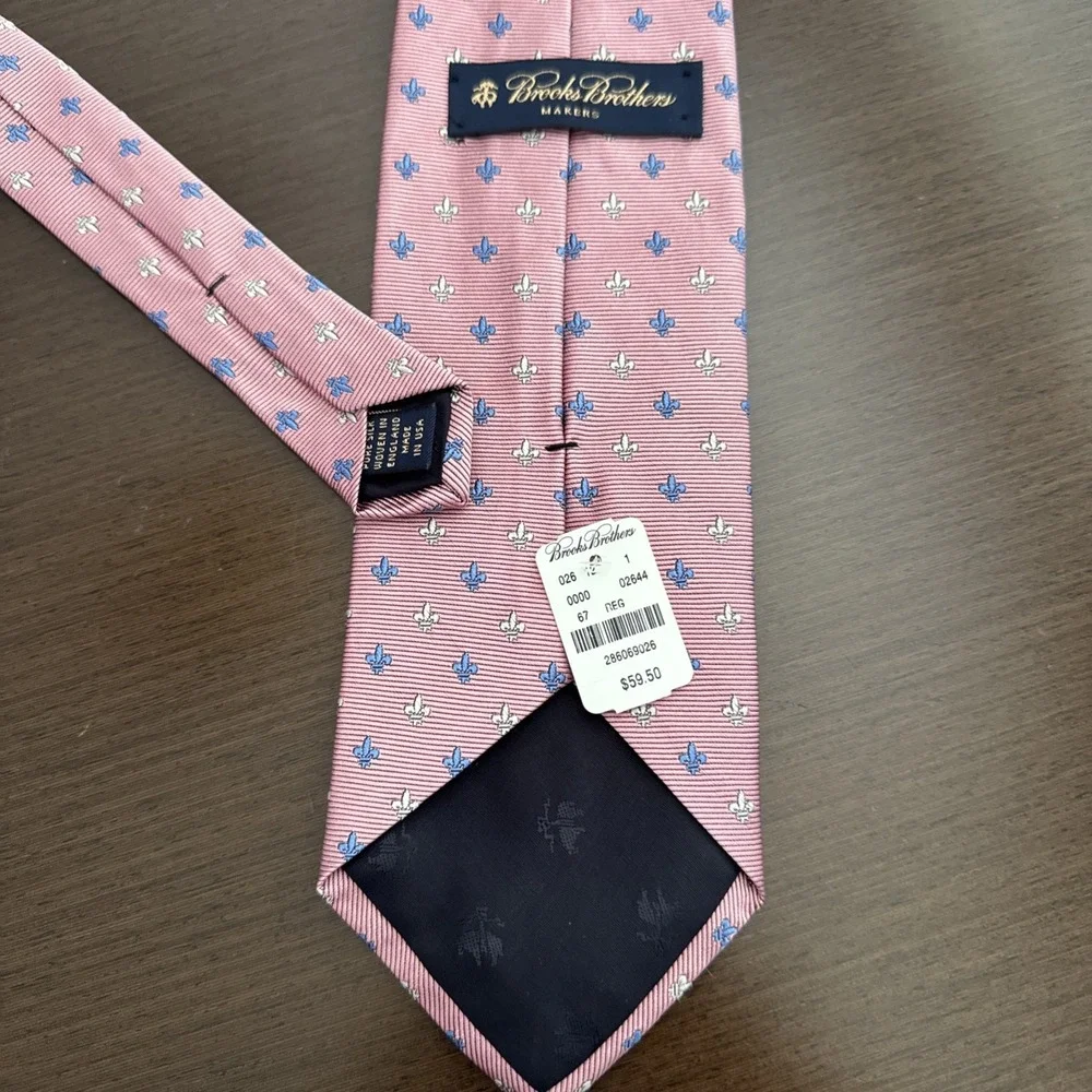Brooks Brothers Pink Tie Blue and White Fleur-de-Lis 100% Silk Men's 57